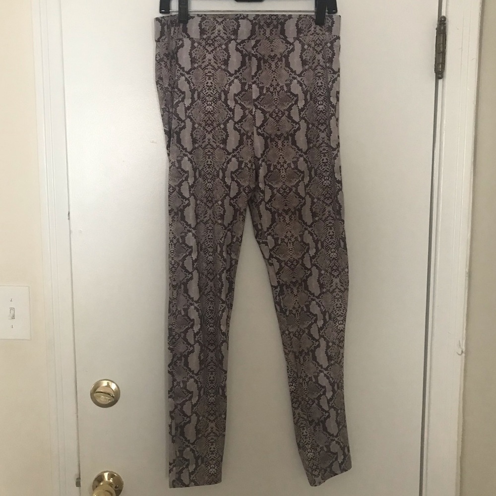 Snake print leggings